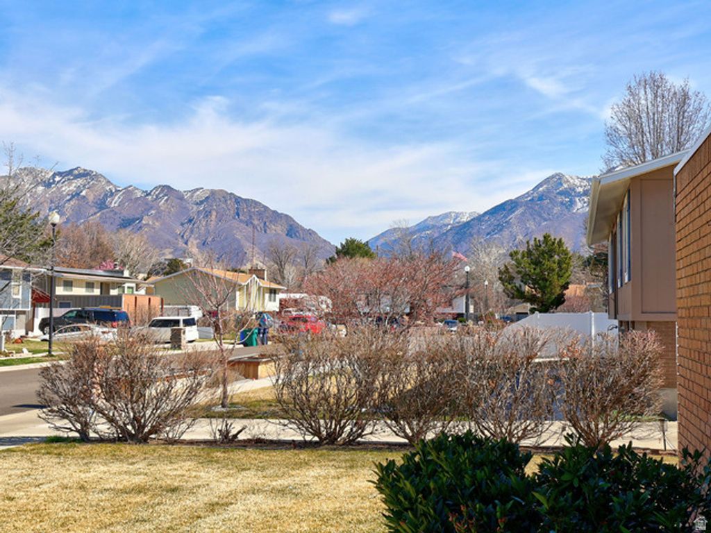 Image 42 of property listing at 882 E 7905 S, Sandy, UT 84094