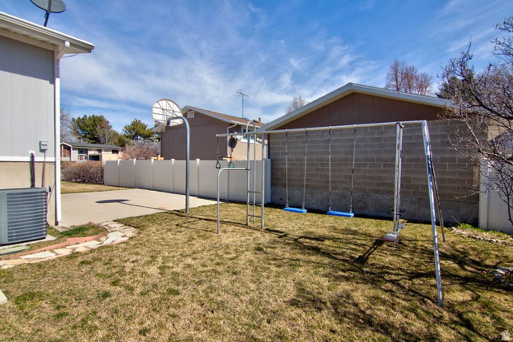 Image 46 of property listing at 882 E 7905 S, Sandy, UT 84094