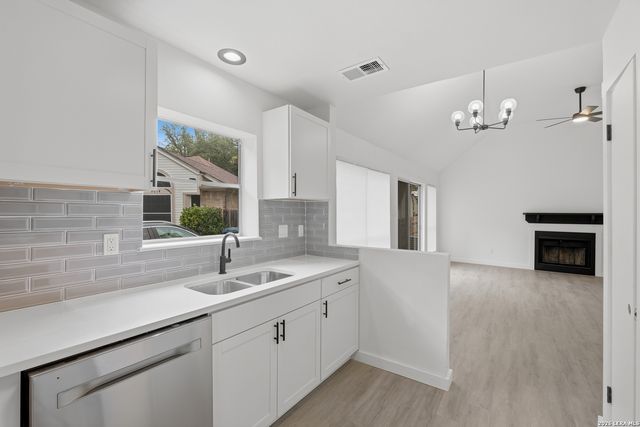 9010 Fromage, San Antonio, TX 78250