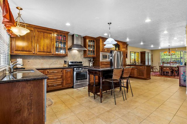 235 South Circle Drive, Livingston, TX 77351