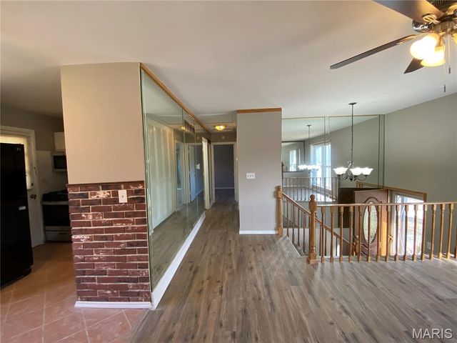 5167 Ville Maria Lane, Hazelwood, MO 63042