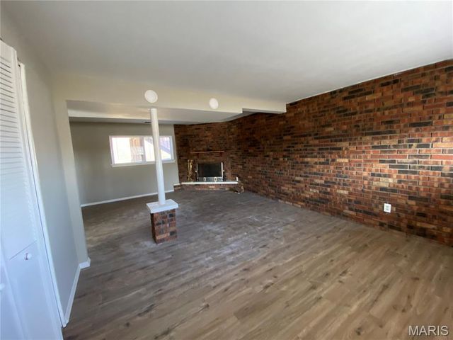 5167 Ville Maria Lane, Hazelwood, MO 63042