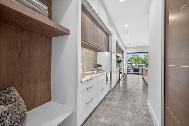 874 PLACIDO WAY NE, St Petersburg, FL 33704