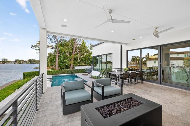 874 PLACIDO WAY NE, St Petersburg, FL 33704