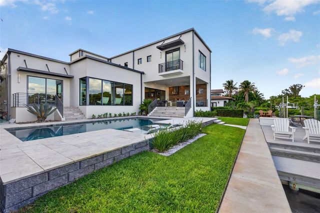 874 PLACIDO WAY NE, St Petersburg, FL 33704
