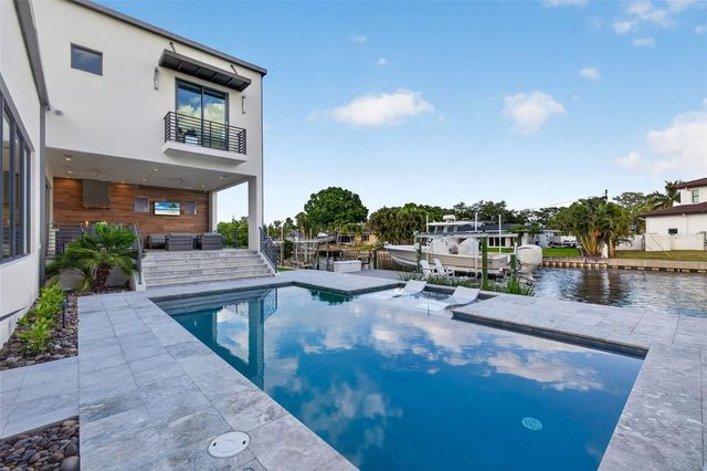 874 PLACIDO WAY NE, St Petersburg, FL 33704