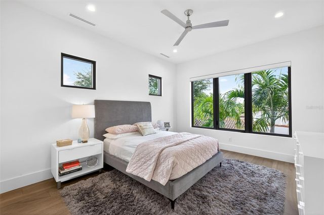 874 PLACIDO WAY NE, St Petersburg, FL 33704