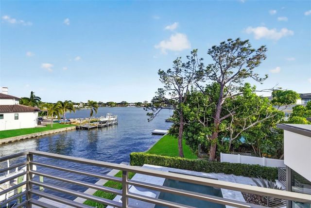 874 PLACIDO WAY NE, St Petersburg, FL 33704