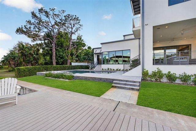 874 PLACIDO WAY NE, St Petersburg, FL 33704