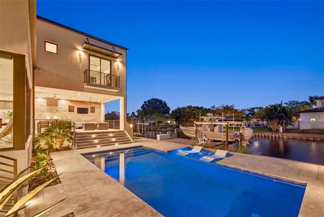 874 PLACIDO WAY NE, St Petersburg, FL 33704