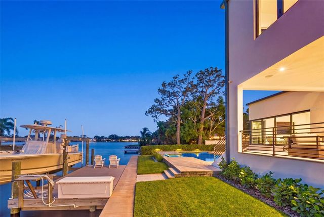 874 PLACIDO WAY NE, St Petersburg, FL 33704