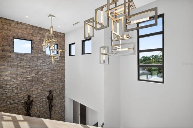 874 PLACIDO WAY NE, St Petersburg, FL 33704