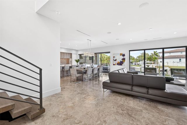 874 PLACIDO WAY NE, St Petersburg, FL 33704