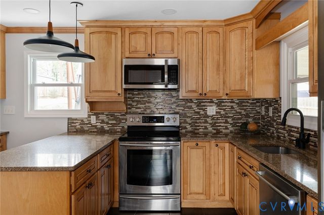 8250 Robert Bruce Dr, North Chesterfield, VA 23235