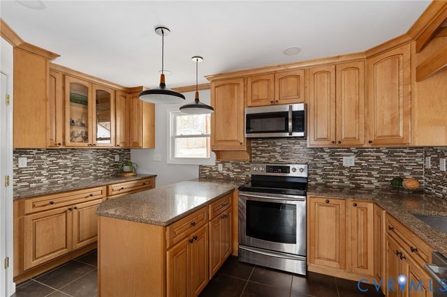 8250 Robert Bruce Dr, North Chesterfield, VA 23235