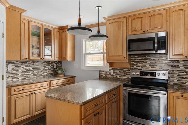 8250 Robert Bruce Dr, North Chesterfield, VA 23235