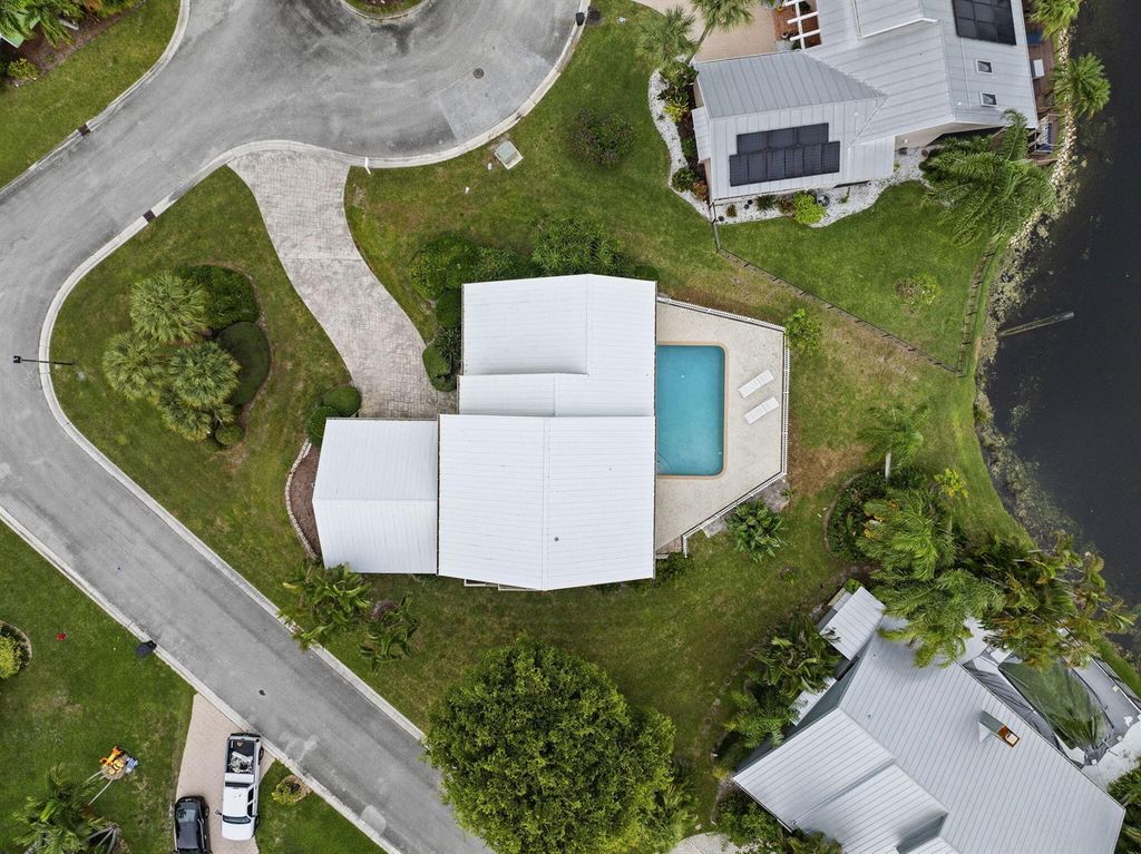 Image 2 of property listing at 8964 SE Sunfish Place, Hobe Sound, FL 33455