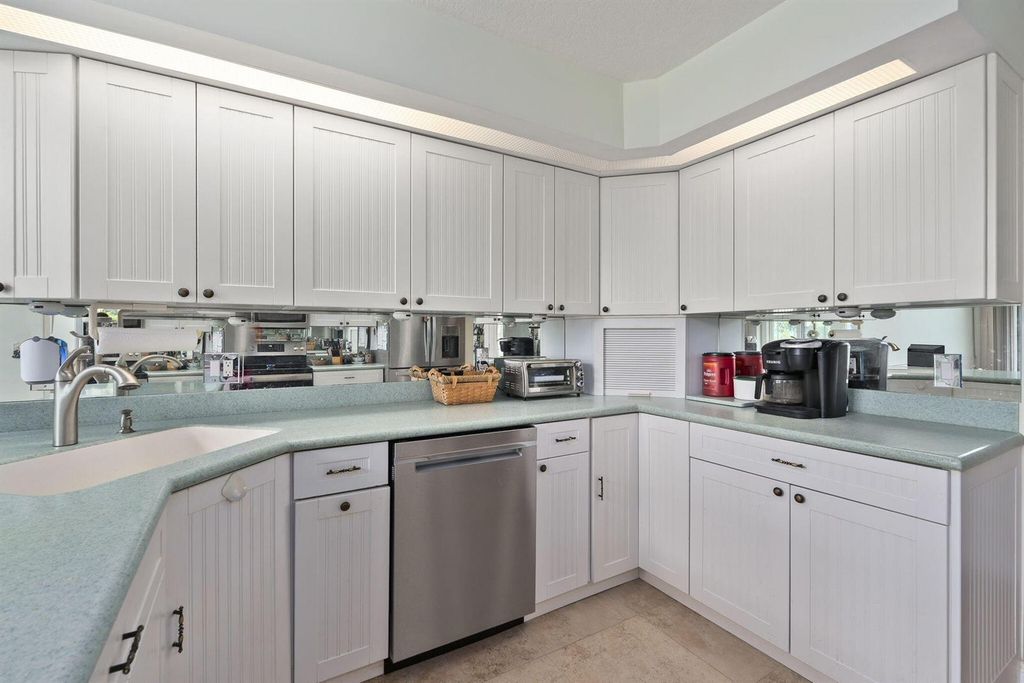 Image 20 of property listing at 8964 SE Sunfish Place, Hobe Sound, FL 33455