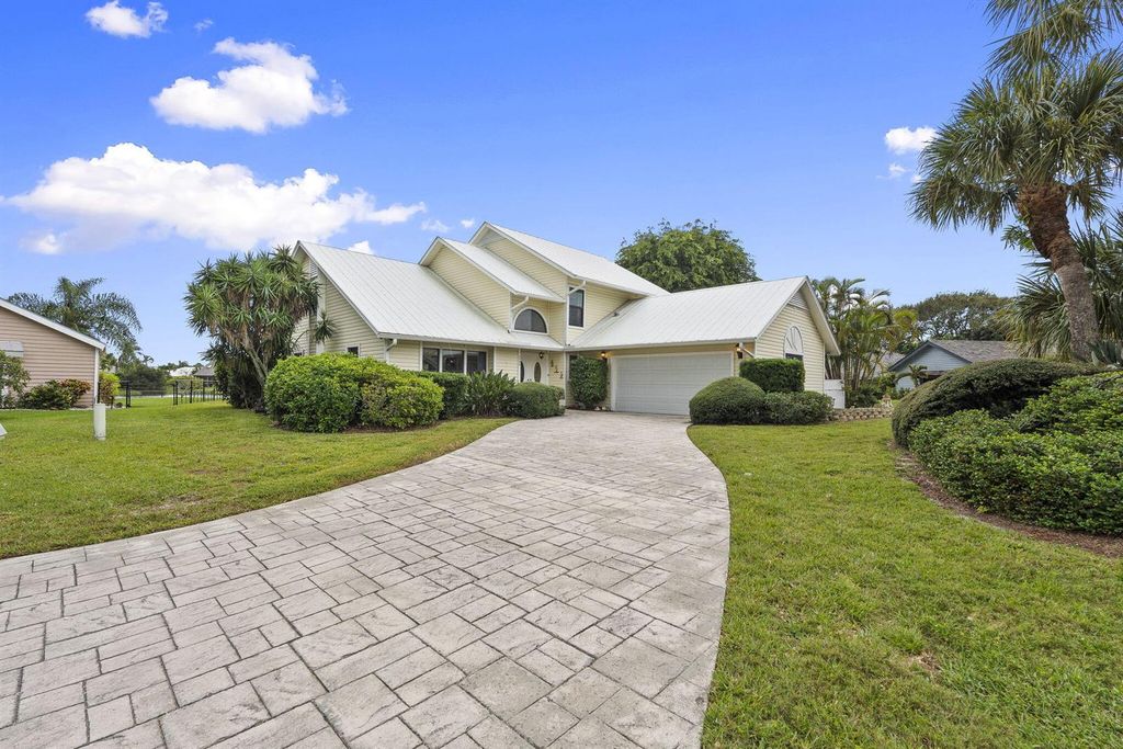 Image 5 of property listing at 8964 SE Sunfish Place, Hobe Sound, FL 33455