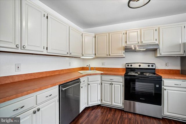 2374 BRANLEIGH PARK CT, Reston, VA 20191
