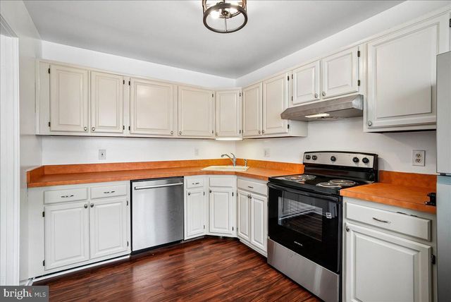2374 BRANLEIGH PARK CT, Reston, VA 20191