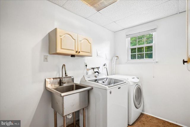 2374 BRANLEIGH PARK CT, Reston, VA 20191