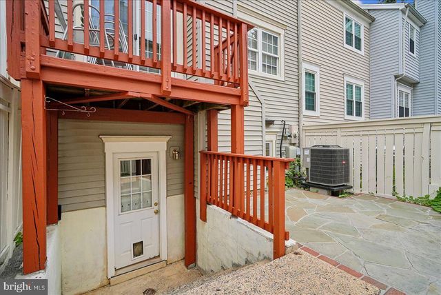2374 BRANLEIGH PARK CT, Reston, VA 20191