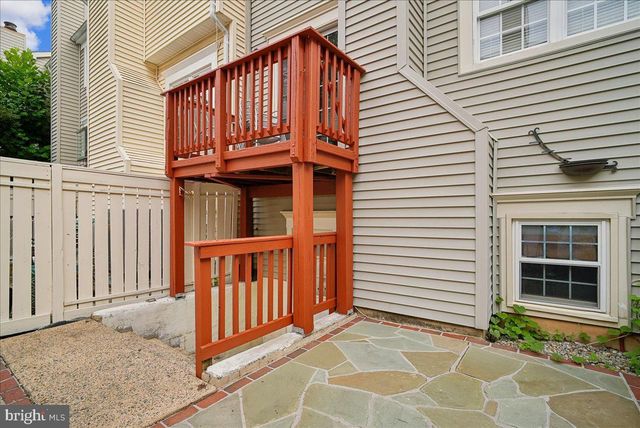 2374 BRANLEIGH PARK CT, Reston, VA 20191