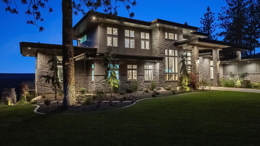 13903 N Riverbluff Ln, Spokane, WA 99208