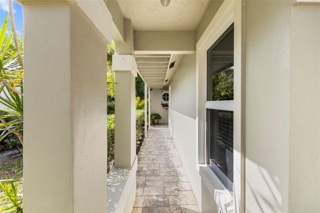 2933 Myrtle Oak Circle, Davie, FL 33328