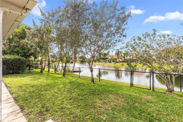 2933 Myrtle Oak Circle, Davie, FL 33328