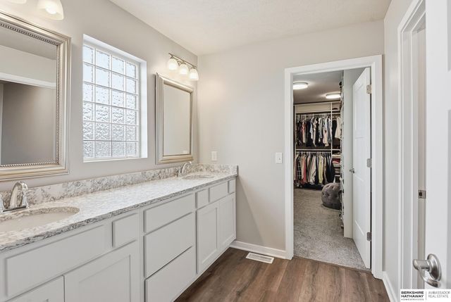 7160 N 165th Street, Bennington, NE 68007