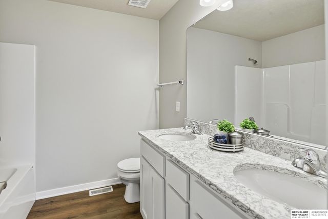 7160 N 165th Street, Bennington, NE 68007