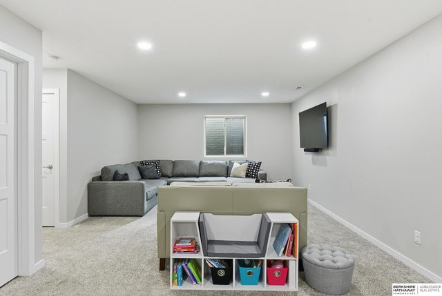 7160 N 165th Street, Bennington, NE 68007