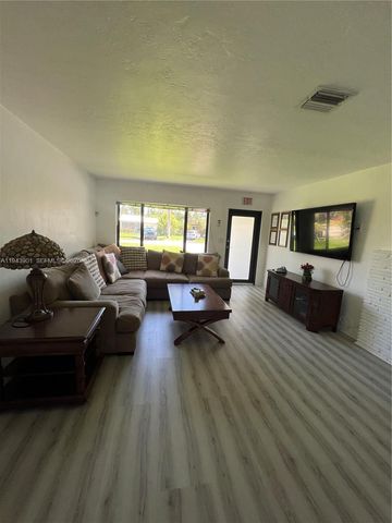 1425 Grant St, Hollywood, FL 33020