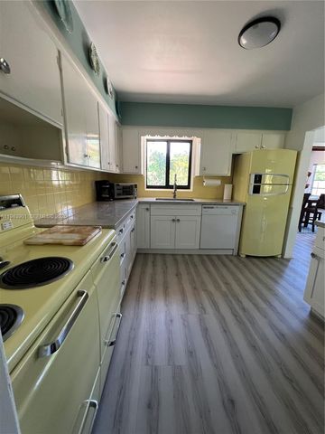 1425 Grant St, Hollywood, FL 33020