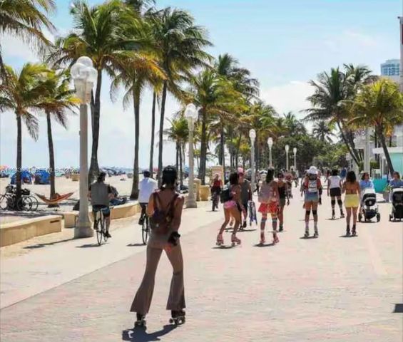 1425 Grant St, Hollywood, FL 33020