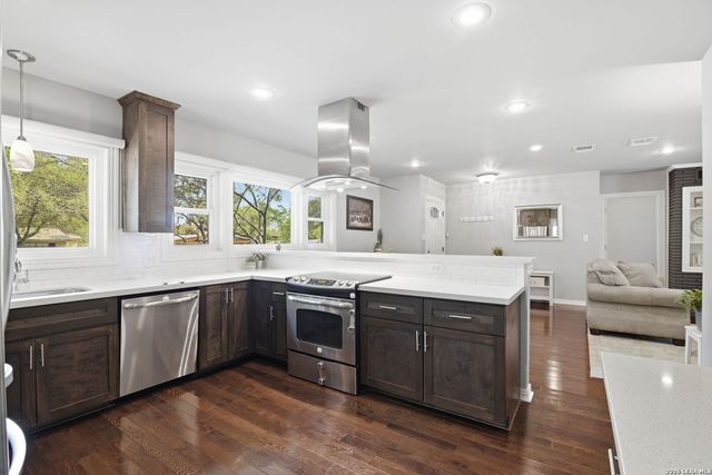 534 Woodcrest, San Antonio, TX 78209