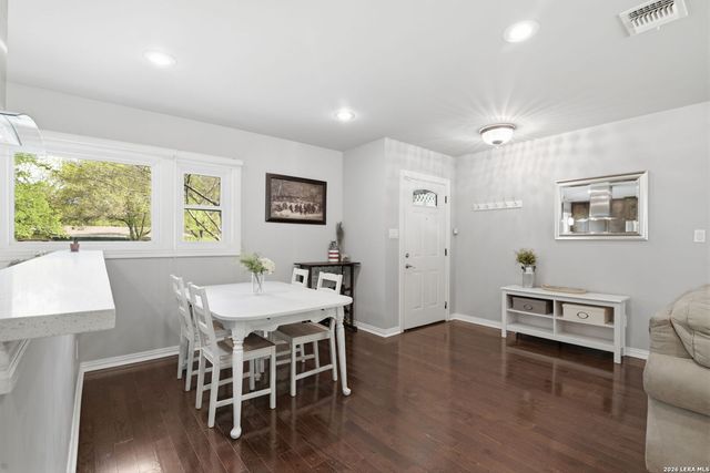 534 Woodcrest, San Antonio, TX 78209