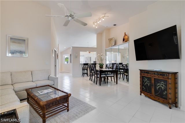 8420 Excalibur CIR R12, Naples, FL 34108
