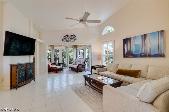 8420 Excalibur CIR R12, Naples, FL 34108