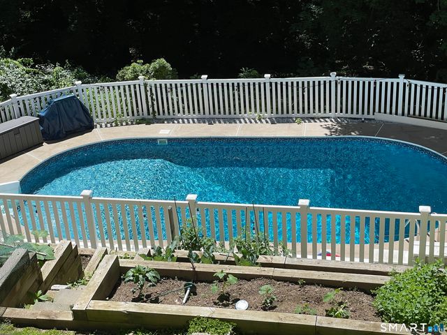 17 Grey Hollow Road, Norwalk, CT 06850