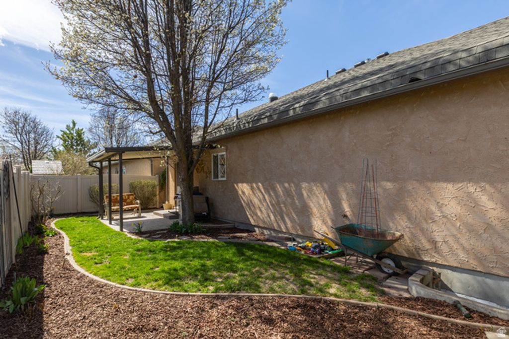 Image 15 of property listing at 410 COBBLESTONE DR, Providence, UT 84332