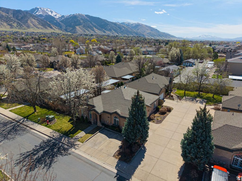 Image 17 of property listing at 410 COBBLESTONE DR, Providence, UT 84332
