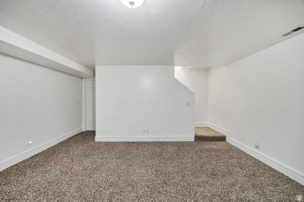 Image 9 of property listing at 410 COBBLESTONE DR, Providence, UT 84332