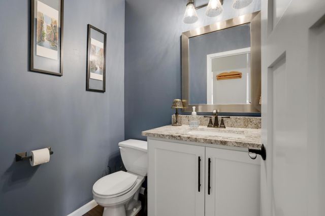 881 Kimberly Lane, Chanhassen, MN 55317
