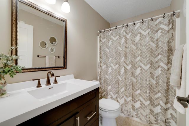 881 Kimberly Lane, Chanhassen, MN 55317