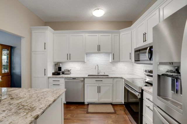 881 Kimberly Lane, Chanhassen, MN 55317