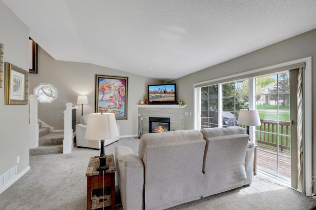 881 Kimberly Lane, Chanhassen, MN 55317