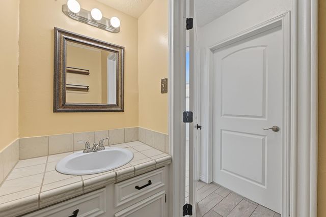 5911 Sandypine Court, Spring, TX 77379